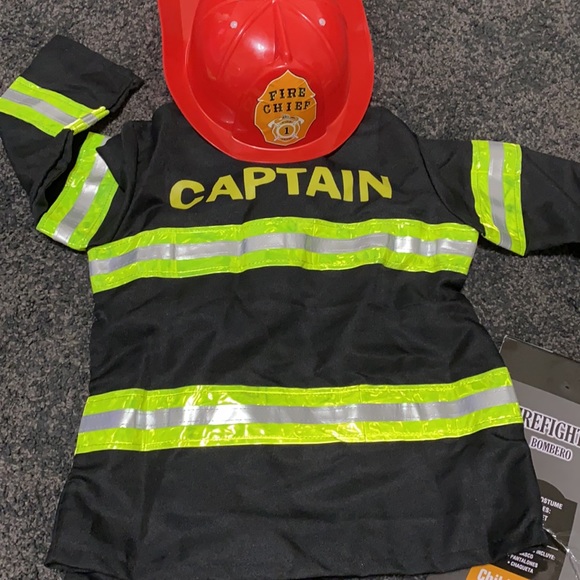 Firefighter 👩‍🚒 - Picture 5 of 7